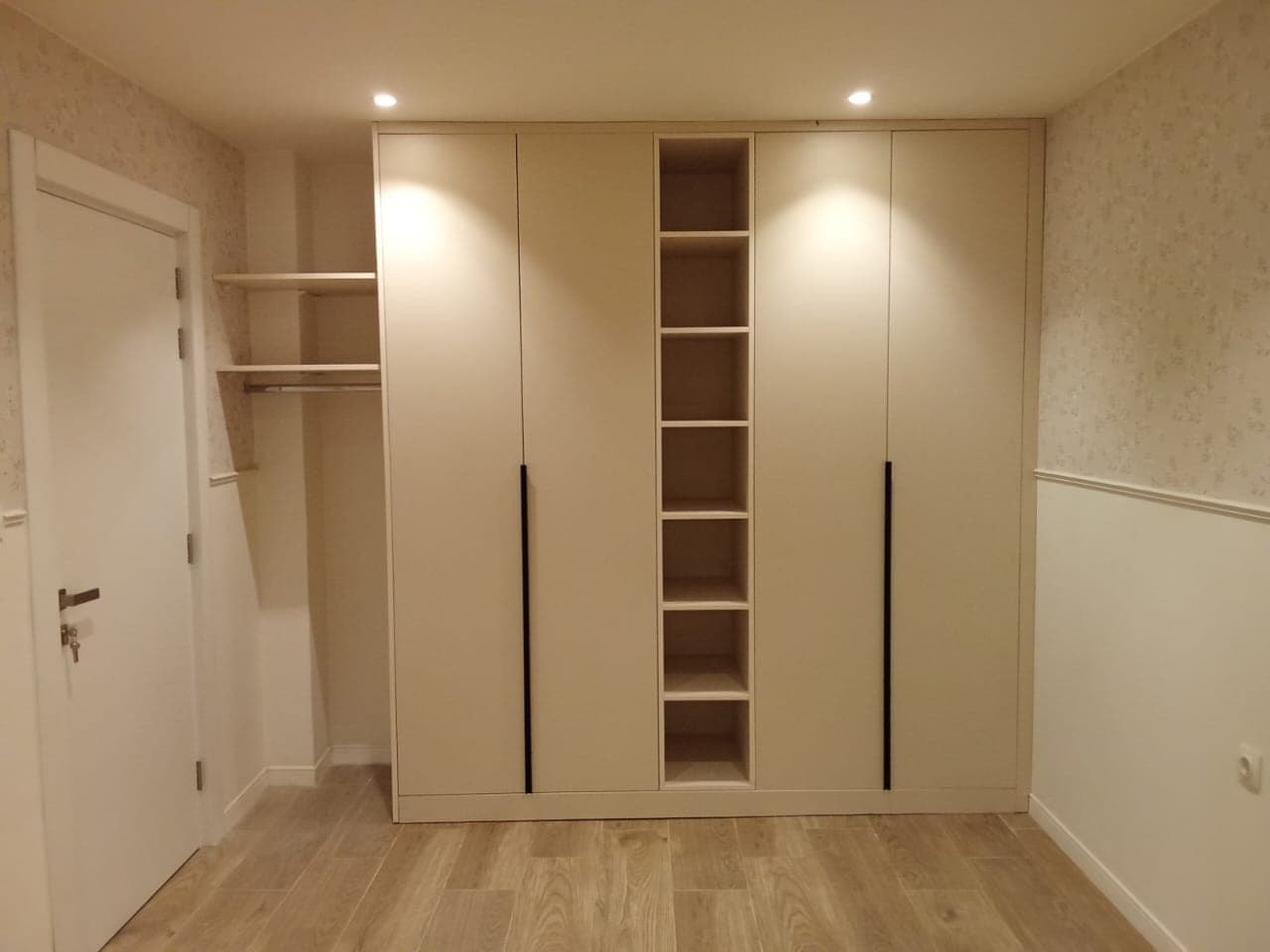 Dressing crème & niche ouverte
